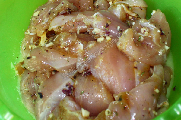 Рецепт приготовления маринада для куриного шашлыка с лесными травами фото