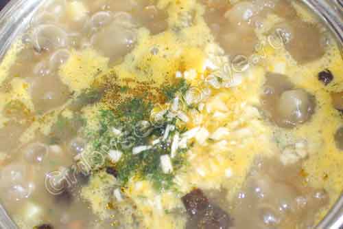 Приготовление грибного супа с перловкой фоторецепт (шаг № 8)