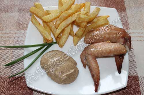 Картофель Фри с жареными куриными крылышками
