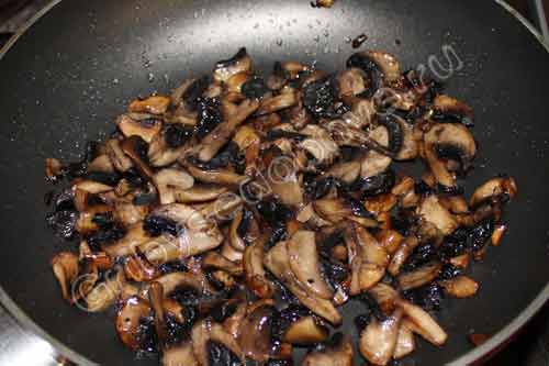 Приготовление куриных кармашек с грибами фото (шаг № 2)