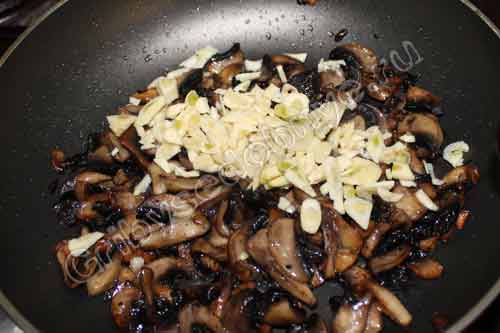 Приготовление куриных кармашек с грибами фото (шаг № 3)