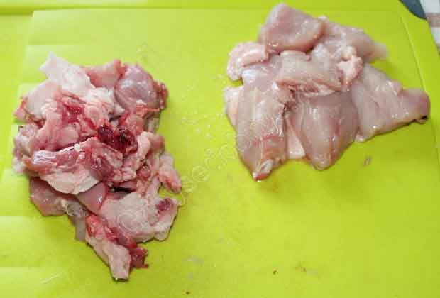 Нарезаем кусочками кроличье и птичье мясо