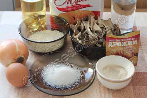 Продукты необходимые для приготовения пирожков с грибами и рисом