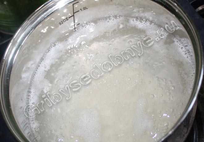 Рецепт приготовления грибного супа со строчками и рисом шаг 4