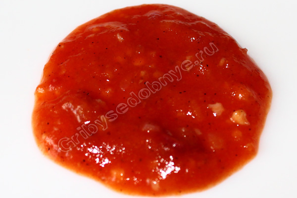 Домашний кетчуп со сливами в готовом виде фото