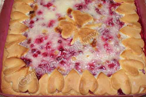 Фотография ягодного пирога с брусникой, приготовленного по рецепту сайта gribysedobnye.ru