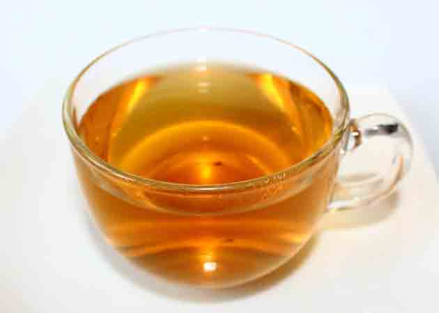 Чашечка со свежеприготовленным копорским чаем